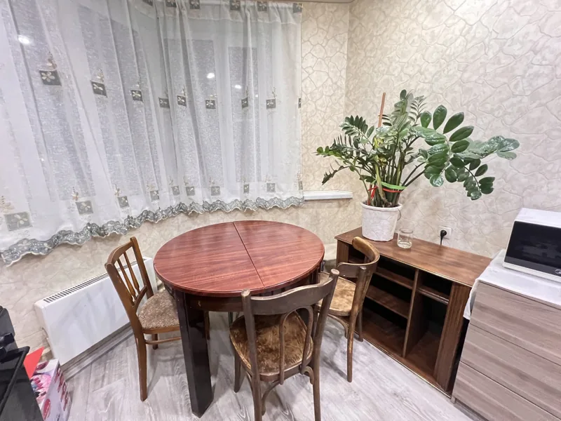 Номер в квартире «Двухкомнатная в 5 минутах от метро Римская»