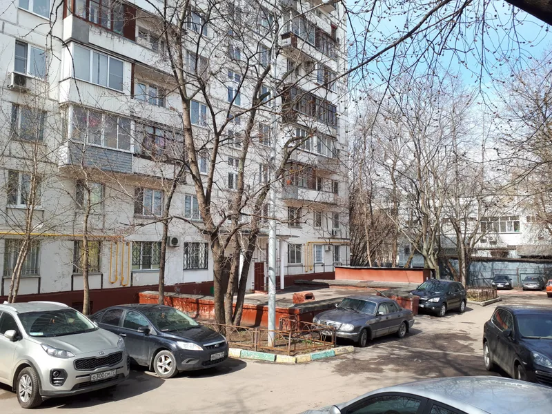 Фасад / вход «на Гольяновской»