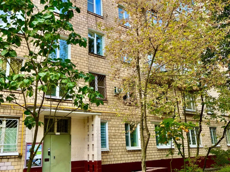Фасад / вход «у Кузьминского Парка»