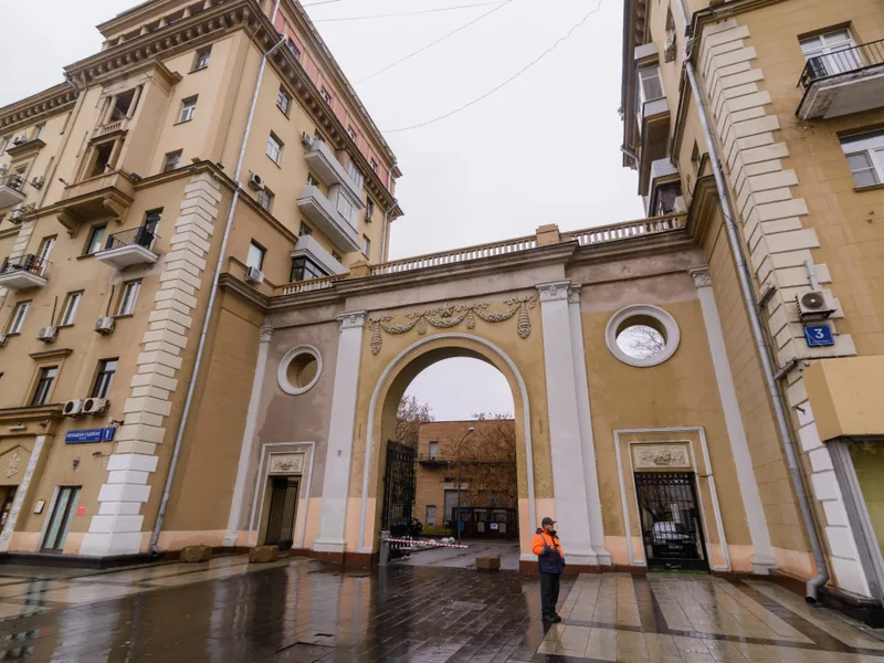 Фасад / вход «люкс на Патриарших трехкомнатная квартира 89 м2»