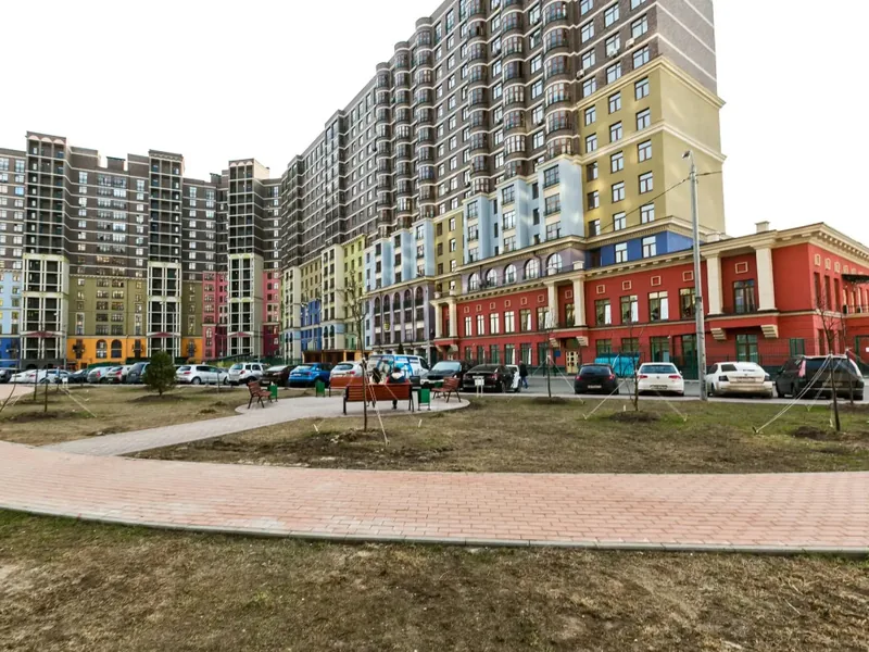 Апартаменты с балконом и с красивым видом из окна в квартире «МаксРеалти24 Германа Титова 6»
