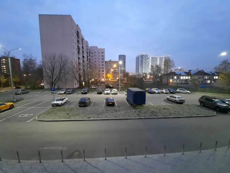 Фасад / вход «на Академика Каргина 23а»