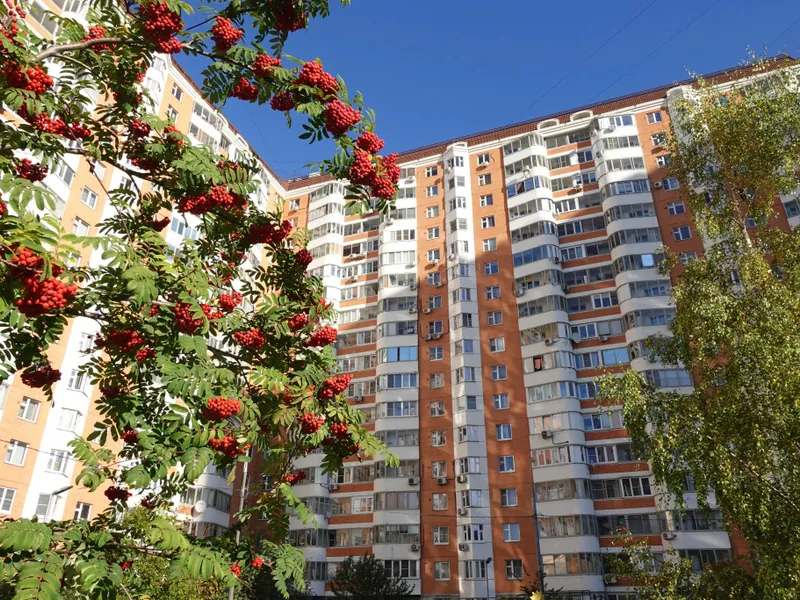 Фасад / вход «на Полярной 8»