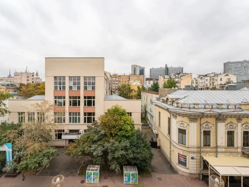 Фасад / вход «на старом Арбате»