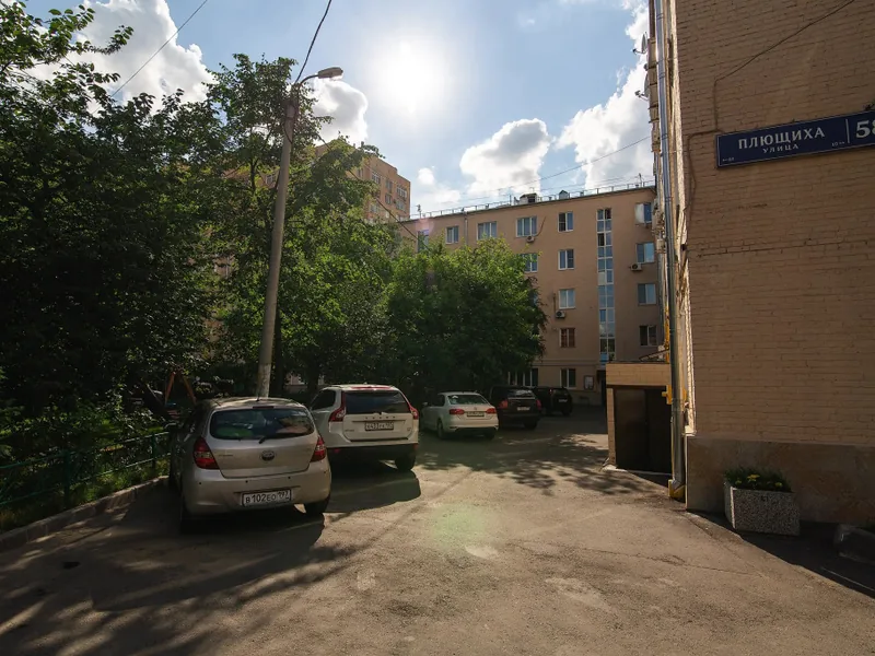 Фасад / вход «на Улице Плющиха 58»