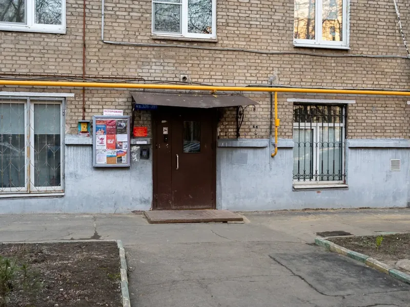 Фасад / вход «на Университетском»