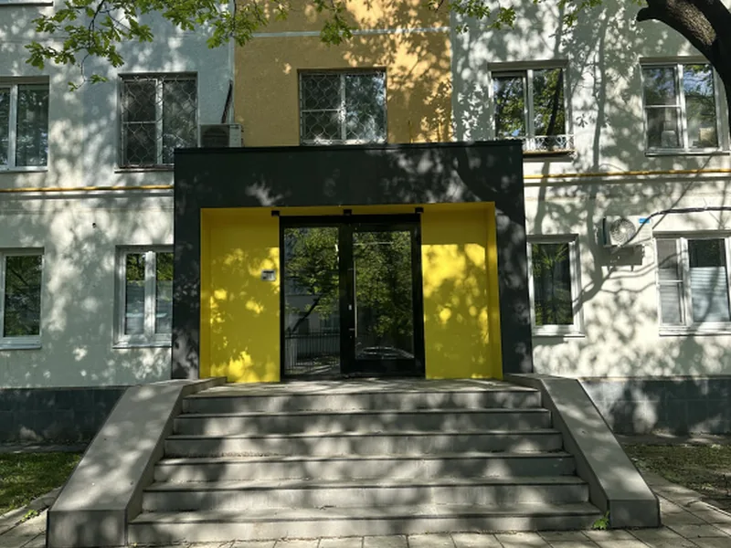 Фасад / вход «Рядом с парком Царицыно и аэропортом Домодедово»