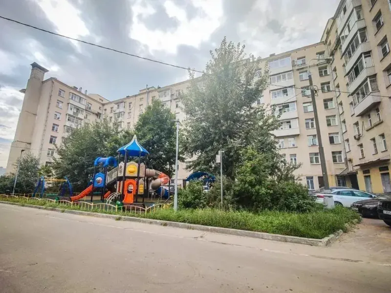 Фасад / вход «Студия (5) 1-я Дубровская 13»
