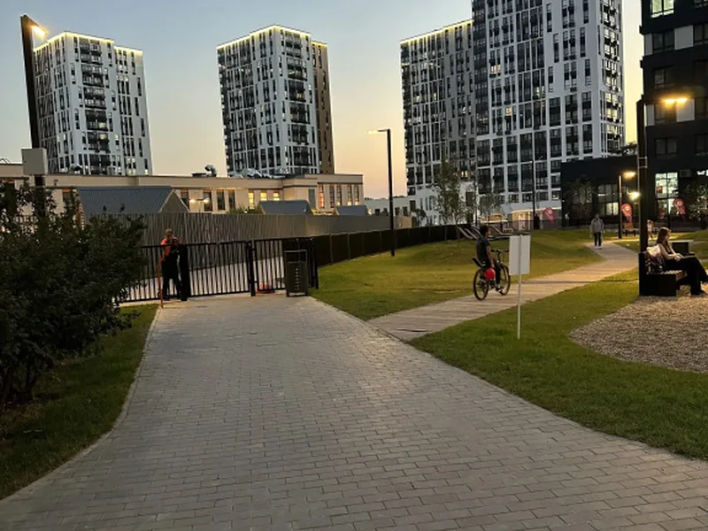 Фасад / вход «студия на улице Лобановский лес 13»