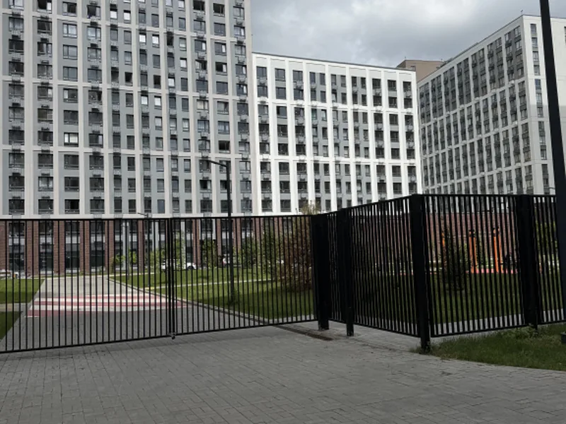 Фасад / вход «Студия у метро»