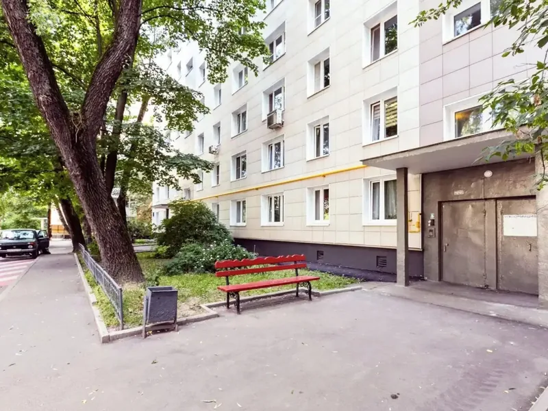 Фасад / вход «у метро Кленовый бульвар»