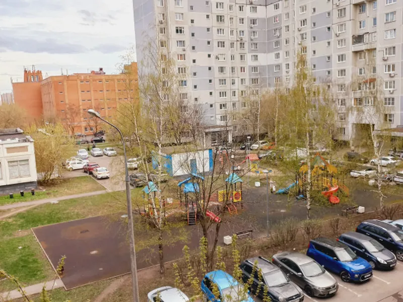 Фасад / вход «у Москвы Реки»