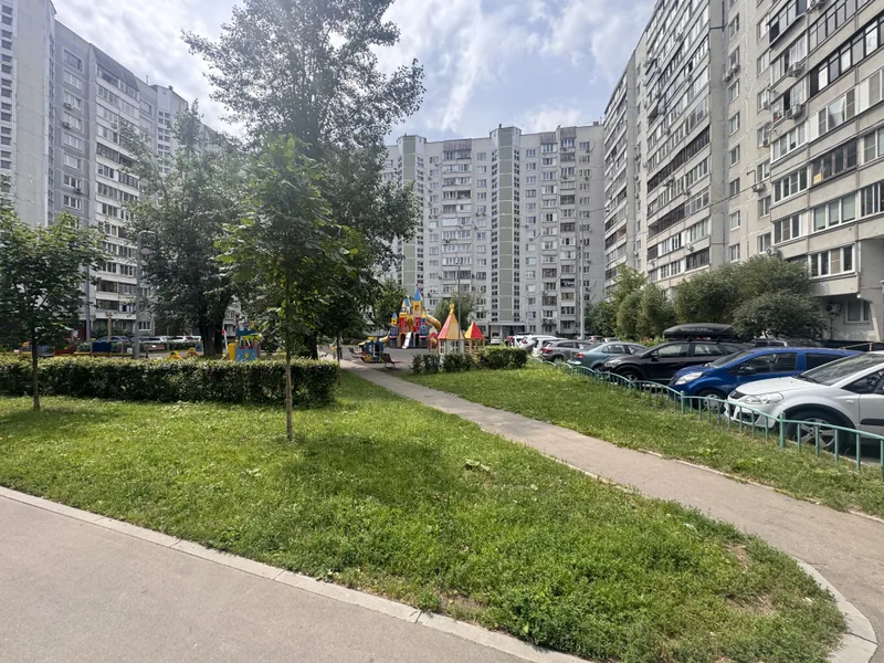 Фасад / вход «Уютная 1-комнатная квартира посуточно у метро»