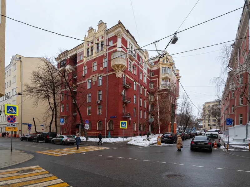 Фасад / вход «В Доме Поэтов на Патриарших Прудах»