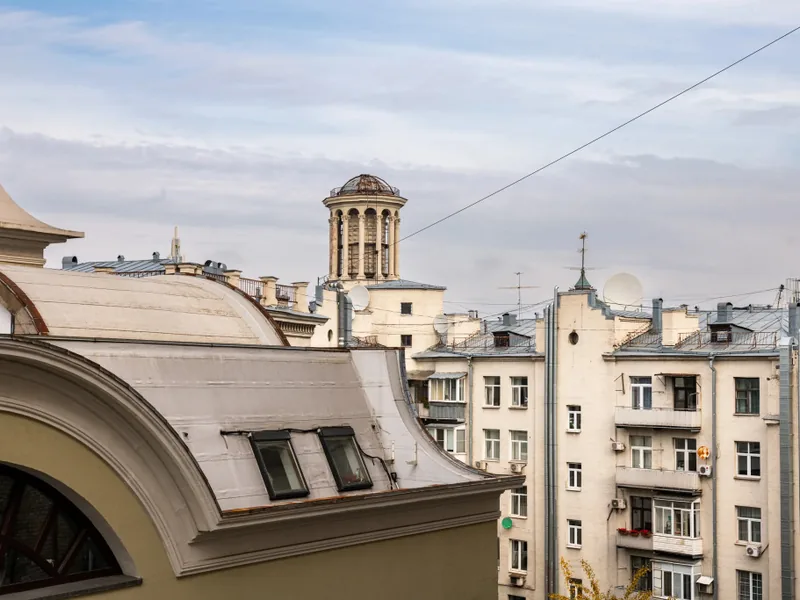 Фасад / вход «в историческом здании в центре»