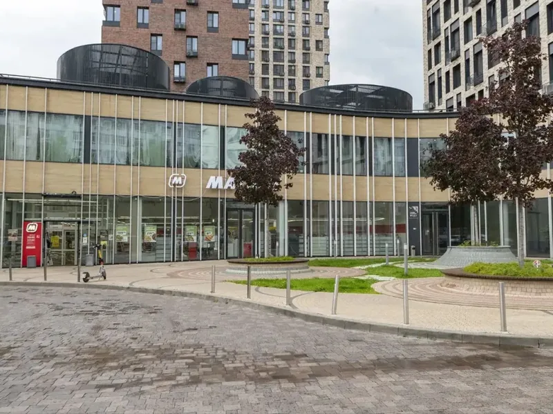 Фасад / вход «в шикарном ЖК Перовский в окружении парков»