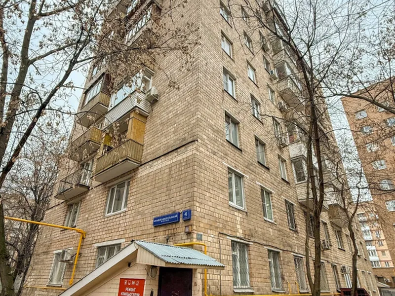 Фасад / вход «в центре»