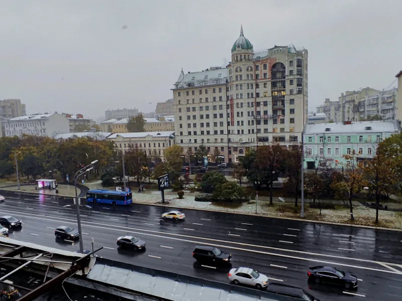 Фасад / вход «в Центре»