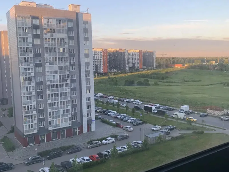 Фасад / вход «в живописном районе Москвы»