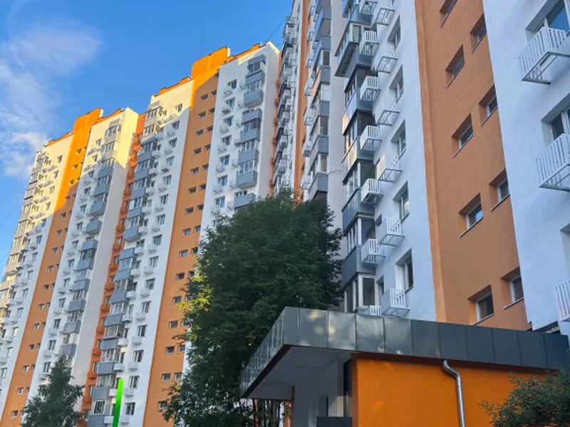 Фасад / вход «Винтажная 3-к у метро Озерная 72м2»