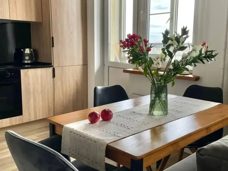 Апартаменты с балконом и с красивым видом из окна в квартире «White Lodging»
