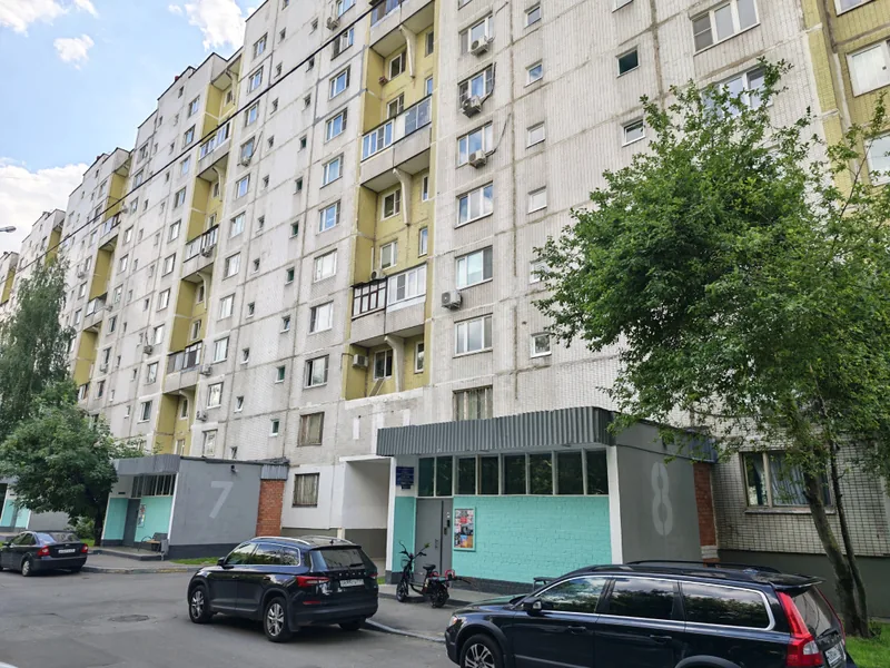Фасад / вход «Жилой Дом»