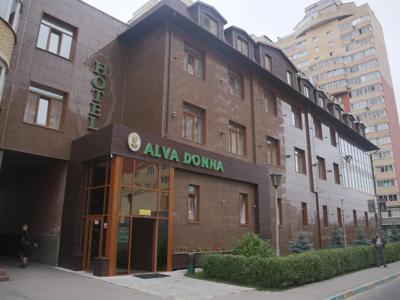 Фасад / вход «Альва Донна»