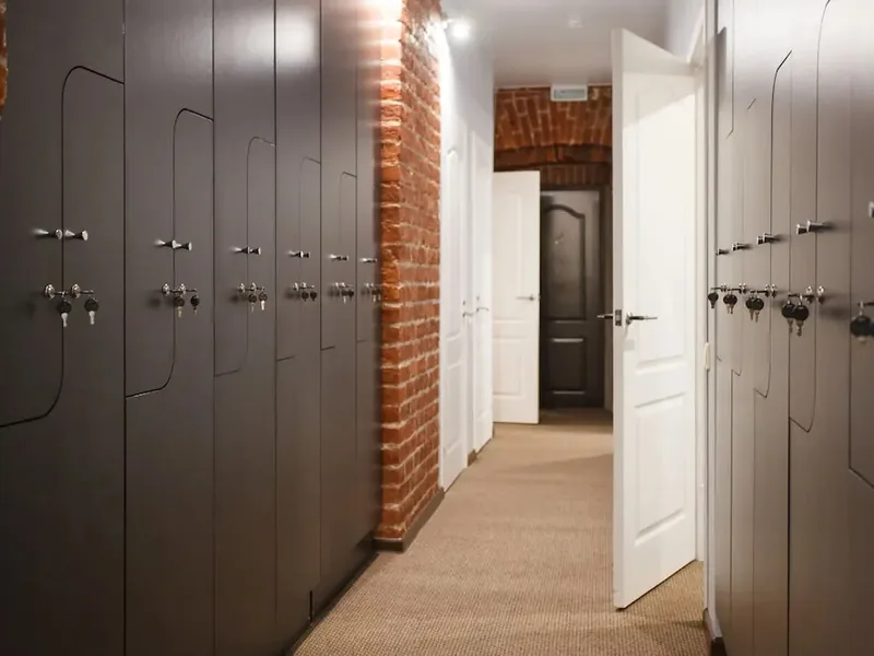Фасад / вход «InterQUBE Chistye Prudy Capsule Hotel»