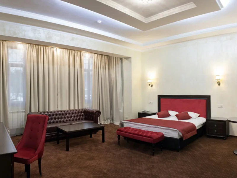 Фасад / вход «Delyuks Hotel»