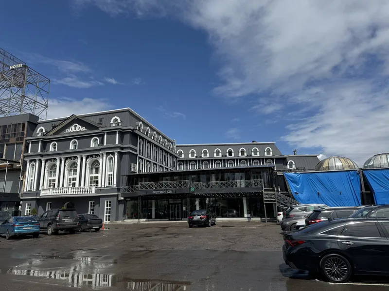 Фасад / вход «Курортно - развлекательный комплекс Внуково Вилладж (Vnukovo Village)»