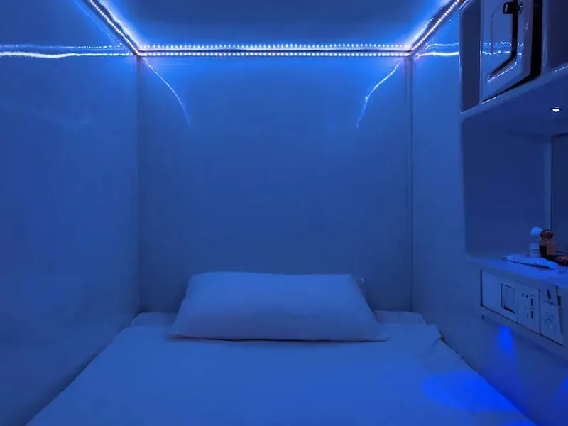 Другие фото номеров отеля «Molotoff Capsule Hotel»