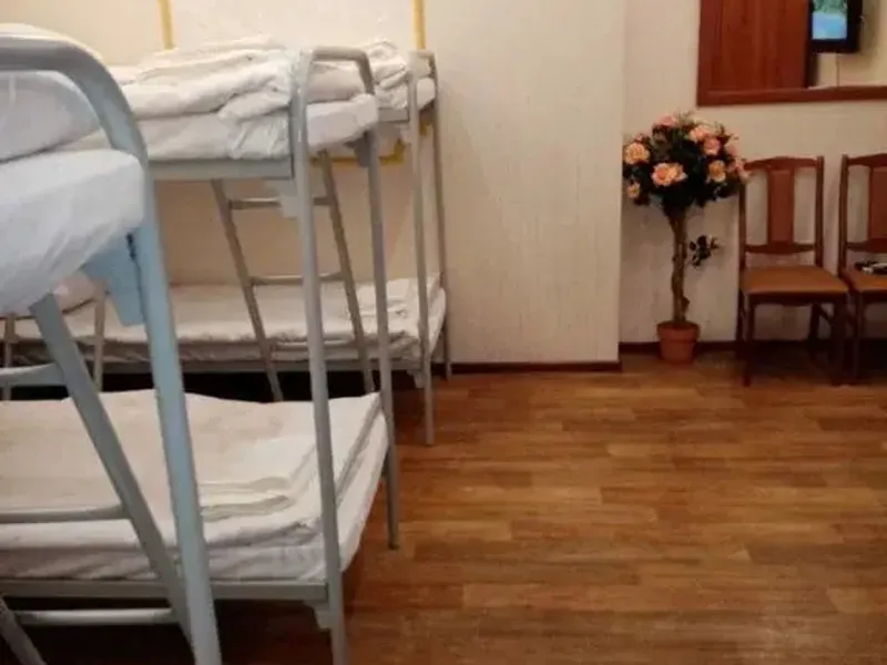 Кровать в общем номере (женский номер) в отеле «Bratislavskaya Hotel»
