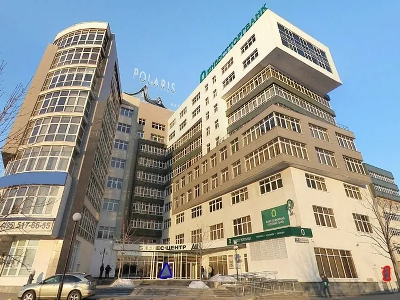 Фасад / вход «Полярис»