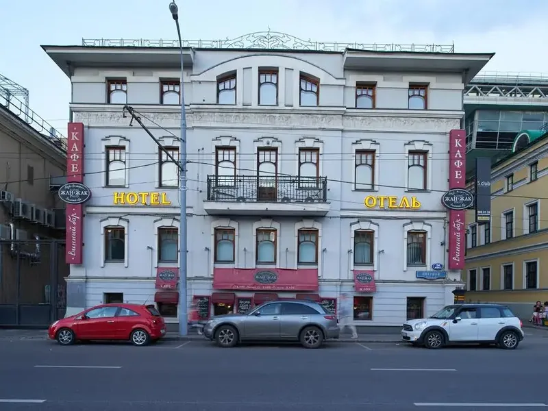 Фасад / вход «Циркус»