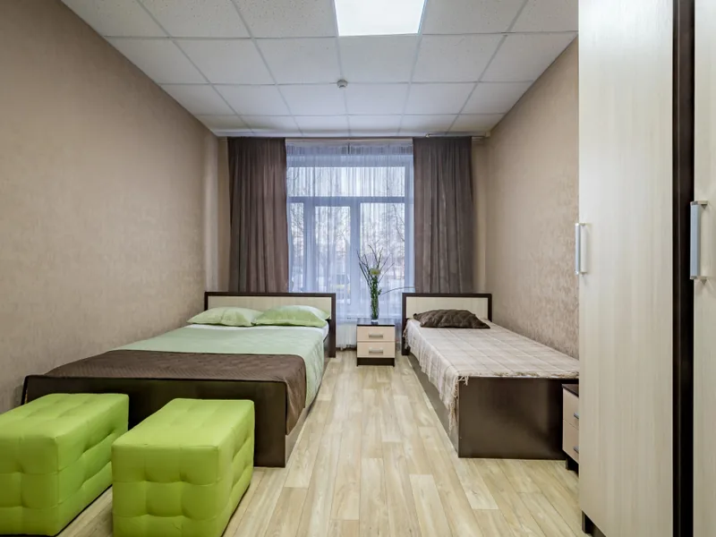 Четырёхместный номер Deluxe в отеле «Room Room»