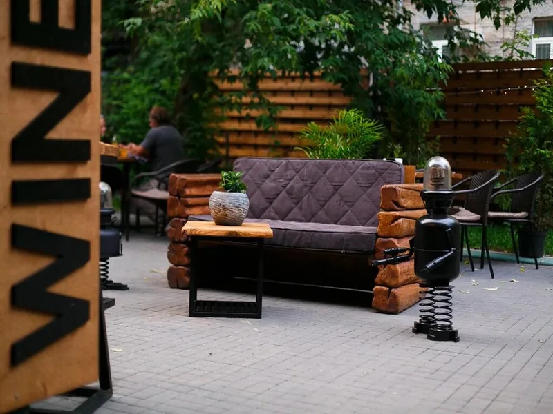 Фасад / вход «WineWood Moscow»
