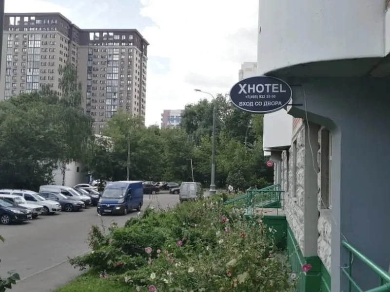 Фасад / вход «X-hotel»