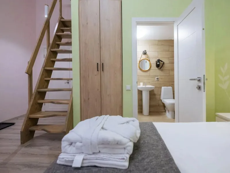 Трёхместный номер в отеле «Zelenyij Hotel»