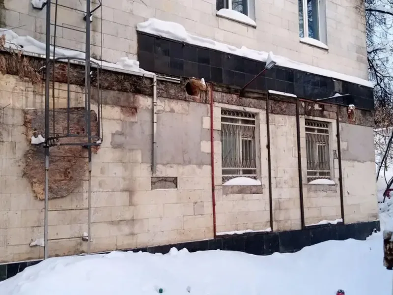 Фасад / вход «Чарджер»