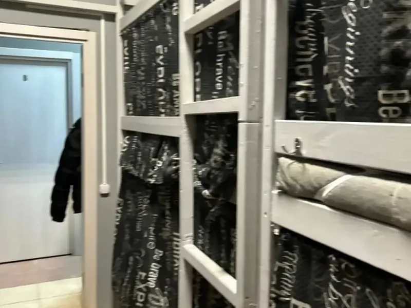 Кровать в общем номере (мужской номер) с видом на город в жилом помещении «Восточный»